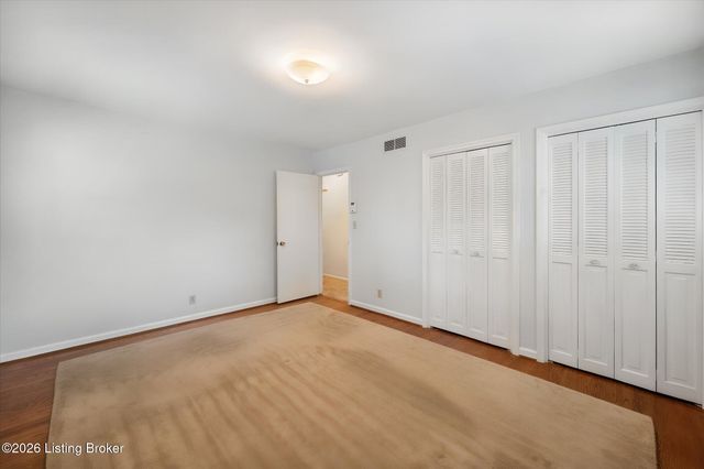 4021 Landside Dr, Louisville, KY 40220