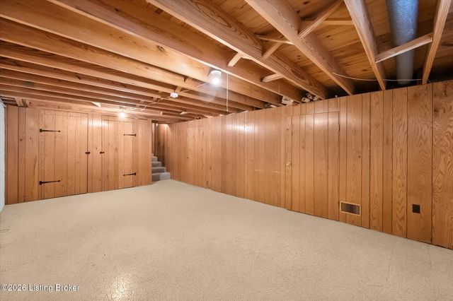 4021 Landside Dr, Louisville, KY 40220