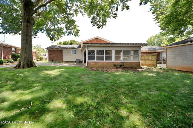 4021 Landside Dr, Louisville, KY 40220