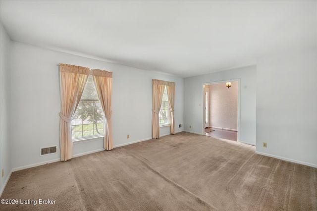 4021 Landside Dr, Louisville, KY 40220