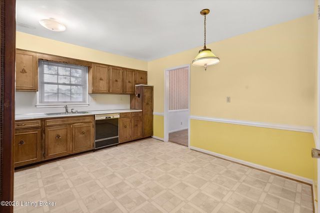 4021 Landside Dr, Louisville, KY 40220