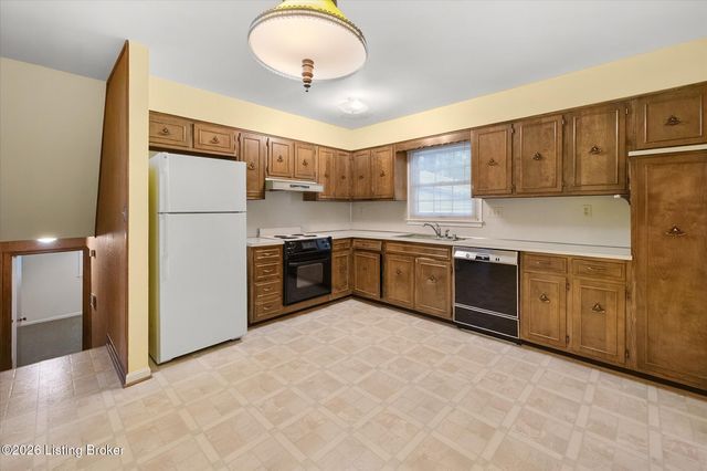 4021 Landside Dr, Louisville, KY 40220
