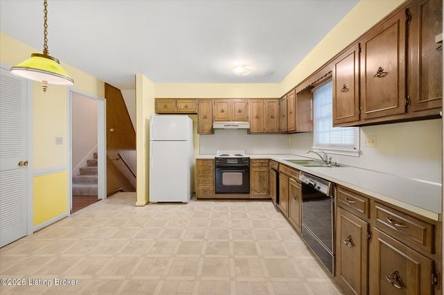 4021 Landside Dr, Louisville, KY 40220