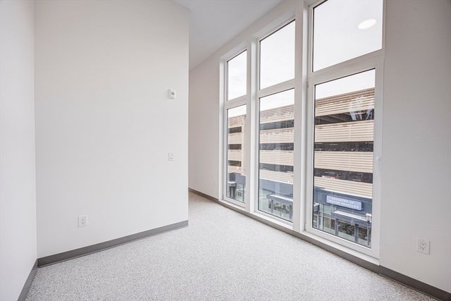 80 Middlesex St 104, Lowell, MA 01852