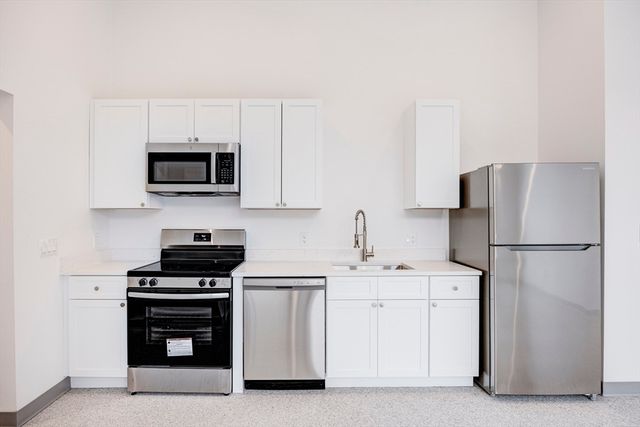 80 Middlesex St 104, Lowell, MA 01852