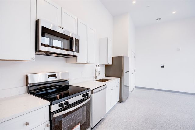 80 Middlesex St 104, Lowell, MA 01852
