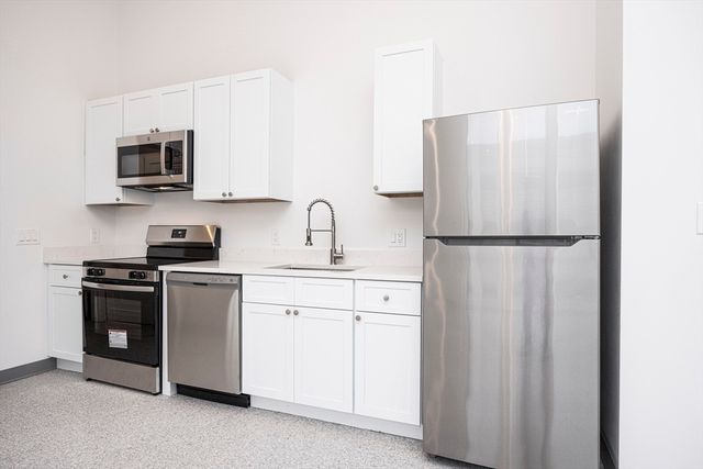 80 Middlesex St 104, Lowell, MA 01852