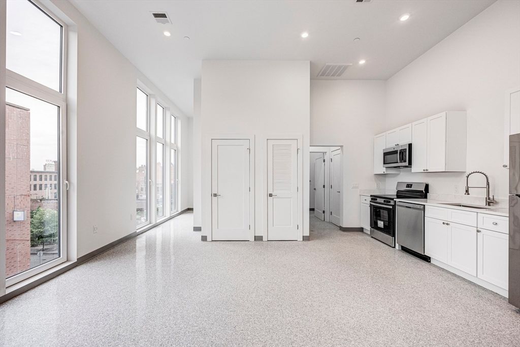80 Middlesex St 104, Lowell, MA 01852