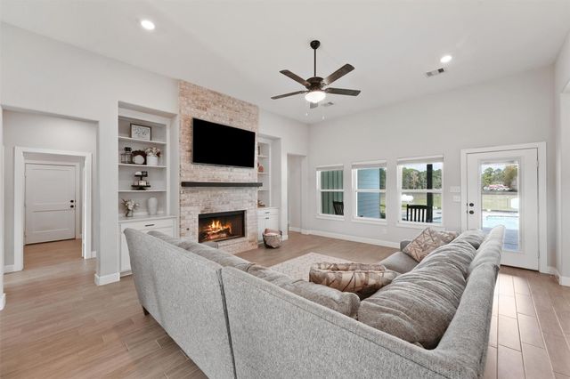 1122 County Road 2274, Cleveland, TX 77327