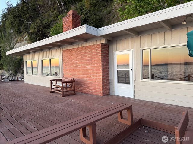 1085 Rockaway Lane, Camano Island, WA 98282