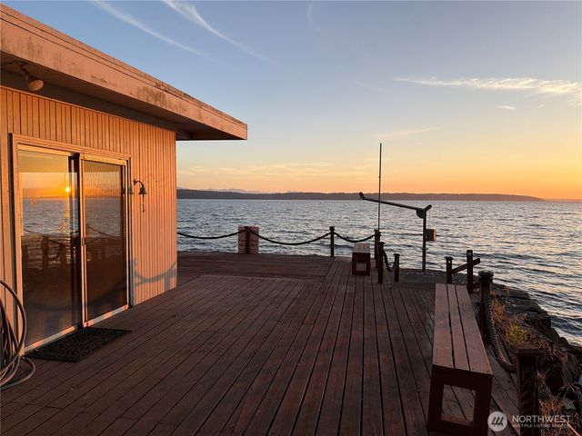 1085 Rockaway Lane, Camano Island, WA 98282