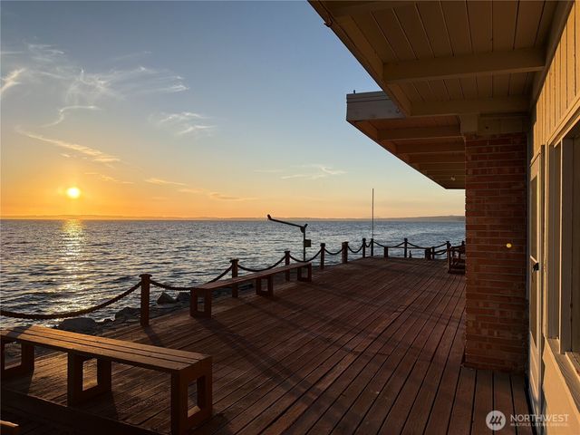 1085 Rockaway Lane, Camano Island, WA 98282