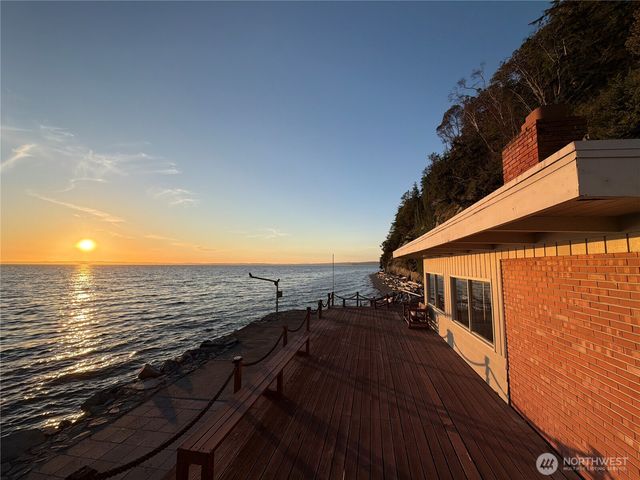 1085 Rockaway Lane, Camano Island, WA 98282