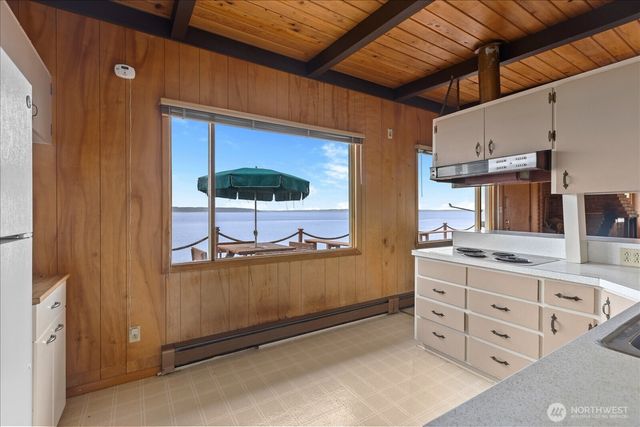 1085 Rockaway Lane, Camano Island, WA 98282