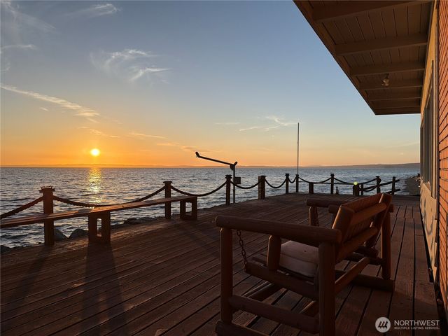 1085 Rockaway Lane, Camano Island, WA 98282