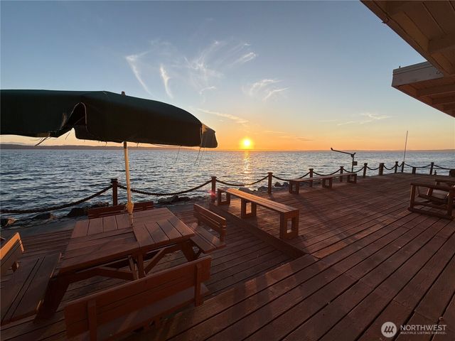 1085 Rockaway Lane, Camano Island, WA 98282