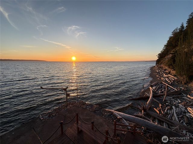 1085 Rockaway Lane, Camano Island, WA 98282