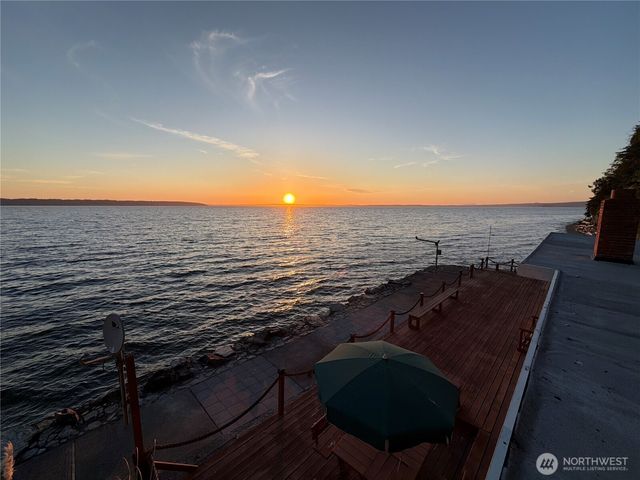 1085 Rockaway Lane, Camano Island, WA 98282