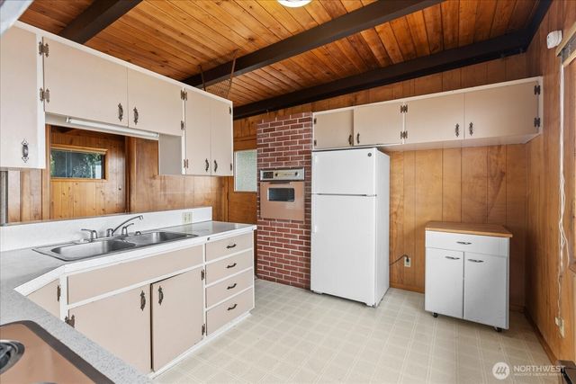 1085 Rockaway Lane, Camano Island, WA 98282