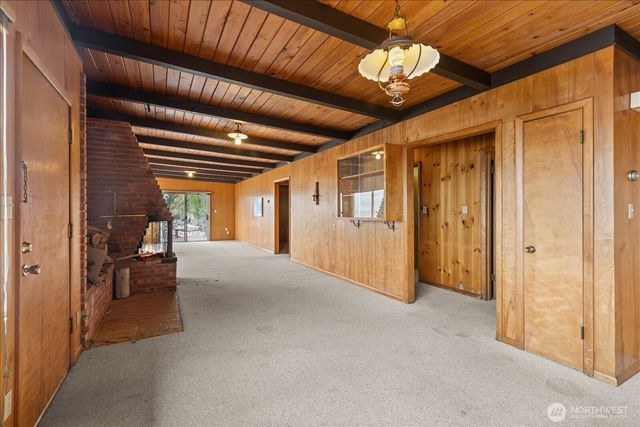 1085 Rockaway Lane, Camano Island, WA 98282