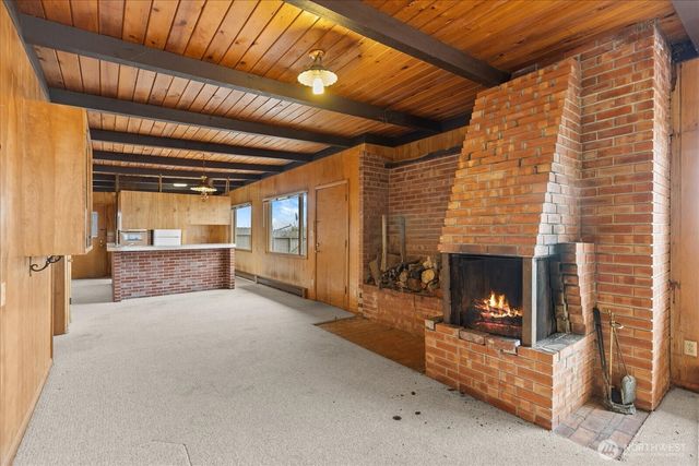 1085 Rockaway Lane, Camano Island, WA 98282