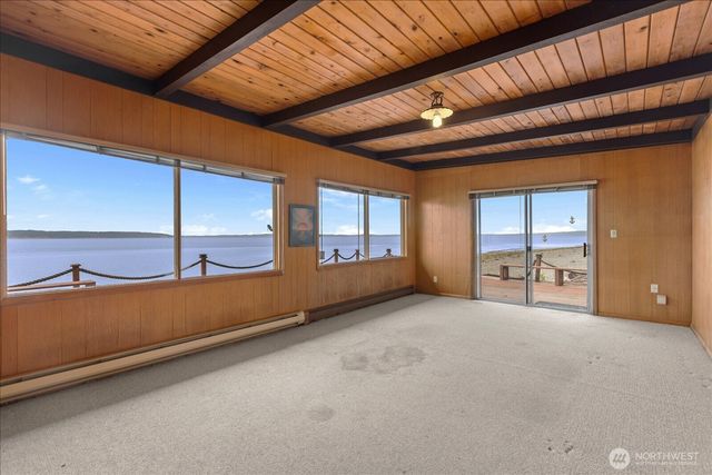 1085 Rockaway Lane, Camano Island, WA 98282