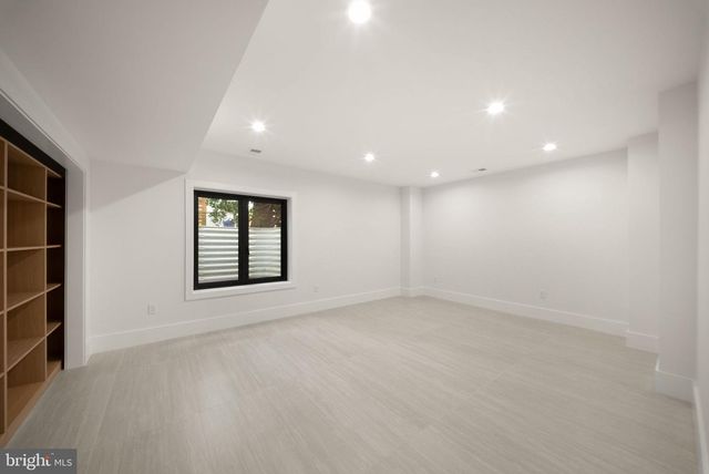 2537 GALLOWS RD, Dunn Loring, VA 22027