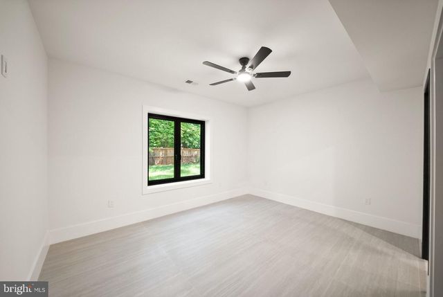 2537 GALLOWS RD, Dunn Loring, VA 22027