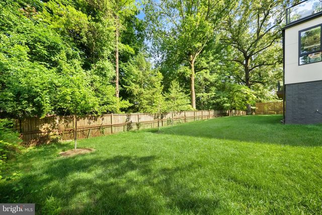 2537 GALLOWS RD, Dunn Loring, VA 22027