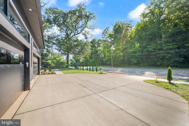 2537 GALLOWS RD, Dunn Loring, VA 22027