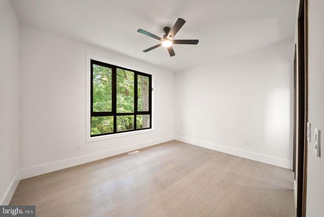 2537 GALLOWS RD, Dunn Loring, VA 22027
