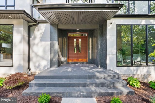 2537 GALLOWS RD, Dunn Loring, VA 22027