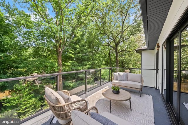 2537 GALLOWS RD, Dunn Loring, VA 22027