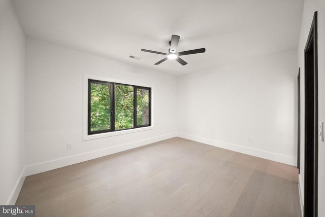 2537 GALLOWS RD, Dunn Loring, VA 22027