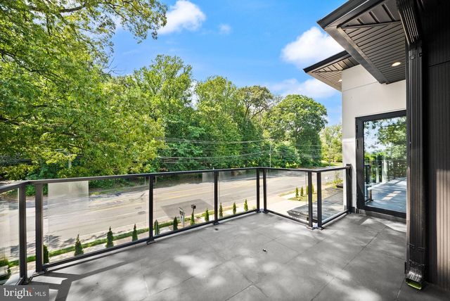 2537 GALLOWS RD, Dunn Loring, VA 22027