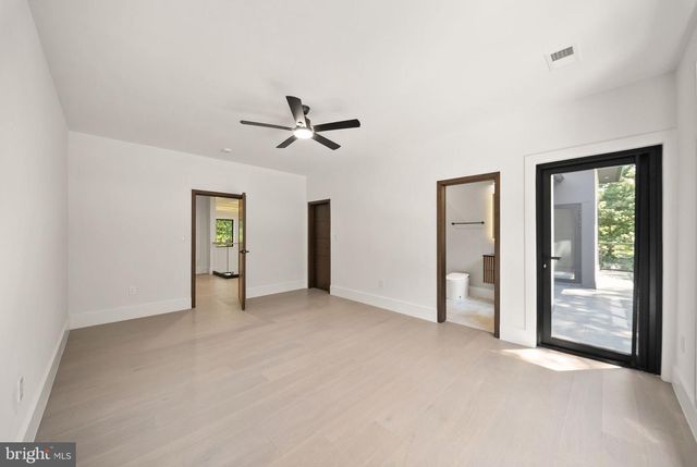 2537 GALLOWS RD, Dunn Loring, VA 22027