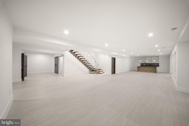 2537 GALLOWS RD, Dunn Loring, VA 22027
