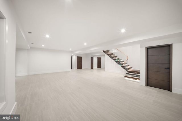 2537 GALLOWS RD, Dunn Loring, VA 22027