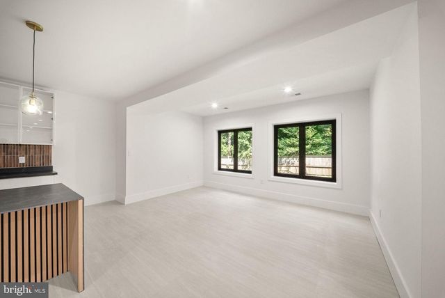 2537 GALLOWS RD, Dunn Loring, VA 22027