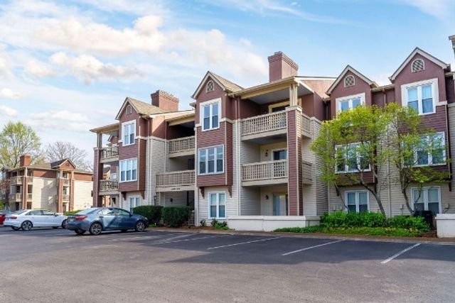 258 Hillsboro Pl, Nashville, TN 37215