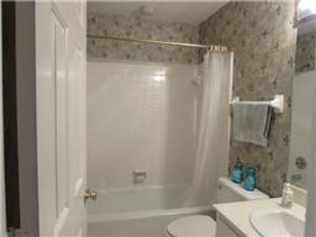 258 Hillsboro Pl, Nashville, TN 37215