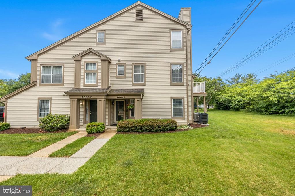 Image 1 of property listing at 20010 GATESHEAD CIR #801, Germantown, MD 20876