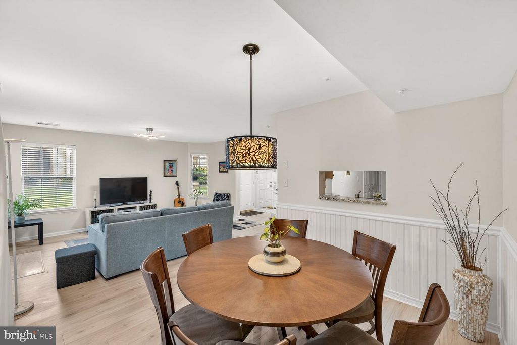 Image 10 of property listing at 20010 GATESHEAD CIR #801, Germantown, MD 20876