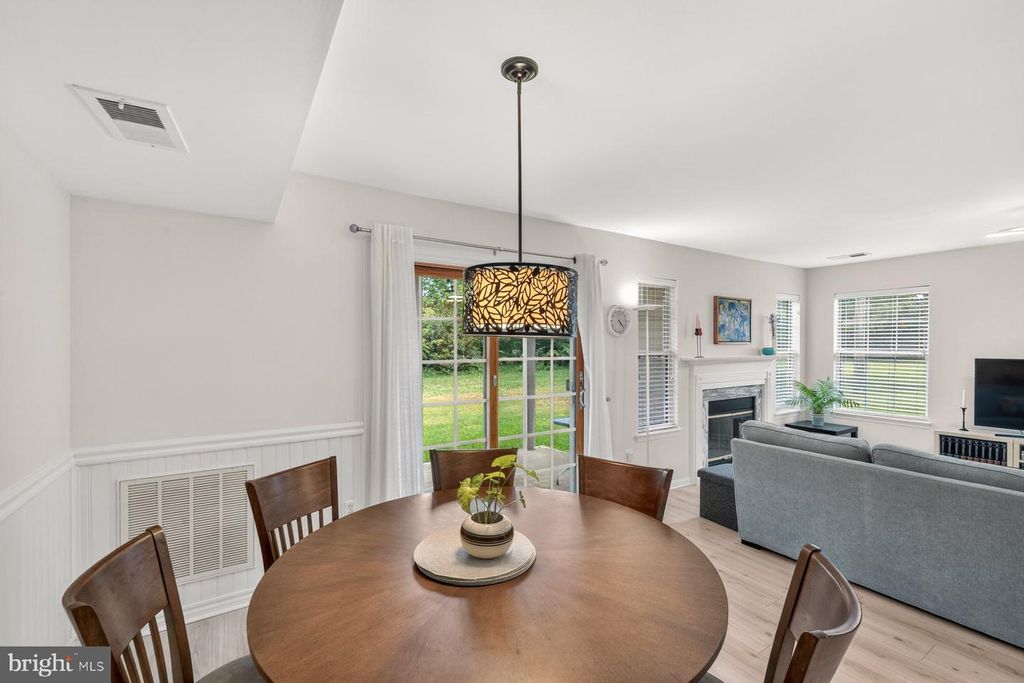 Image 11 of property listing at 20010 GATESHEAD CIR #801, Germantown, MD 20876