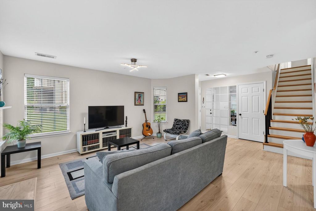 Image 12 of property listing at 20010 GATESHEAD CIR #801, Germantown, MD 20876