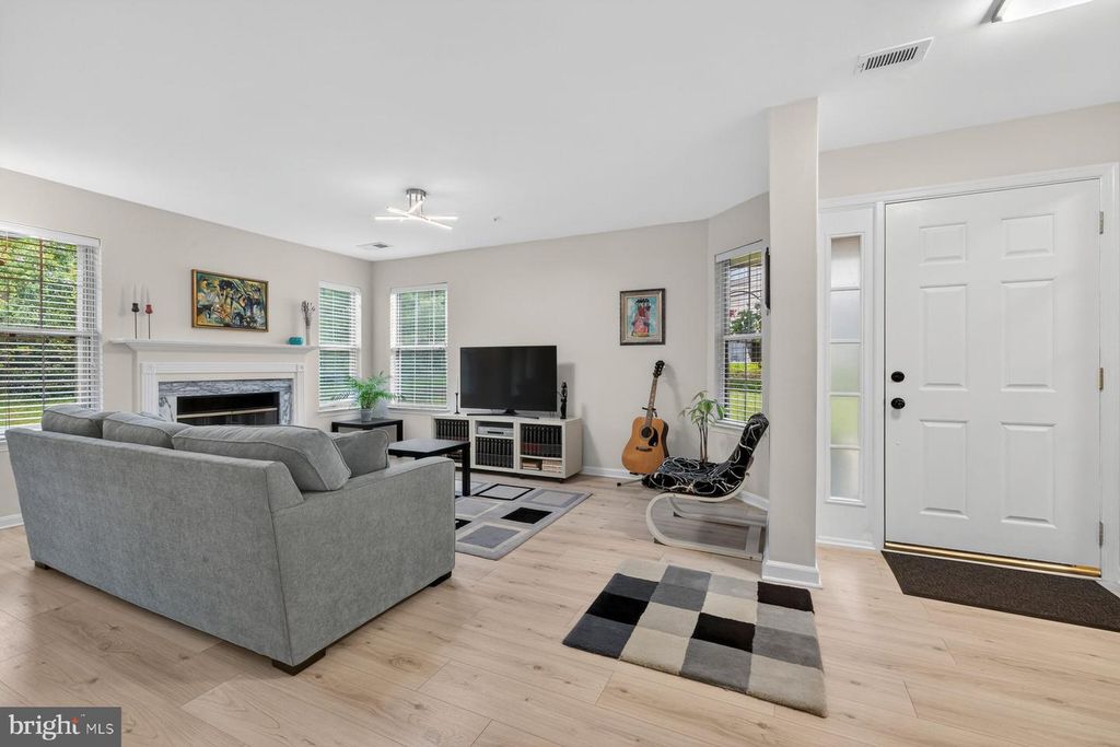 Image 13 of property listing at 20010 GATESHEAD CIR #801, Germantown, MD 20876