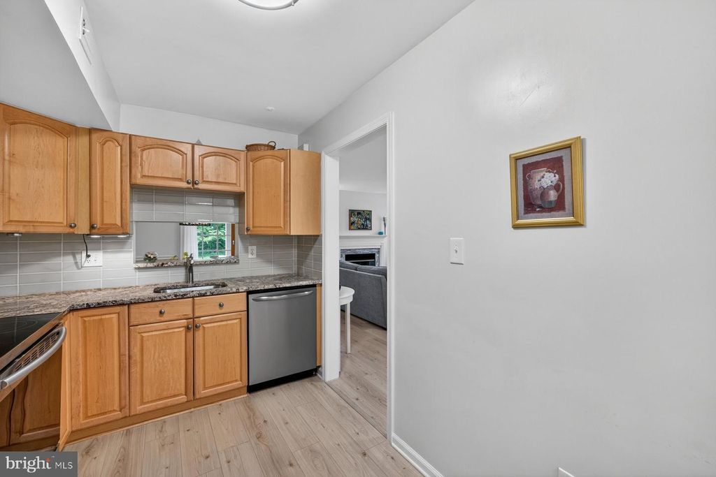 Image 17 of property listing at 20010 GATESHEAD CIR #801, Germantown, MD 20876
