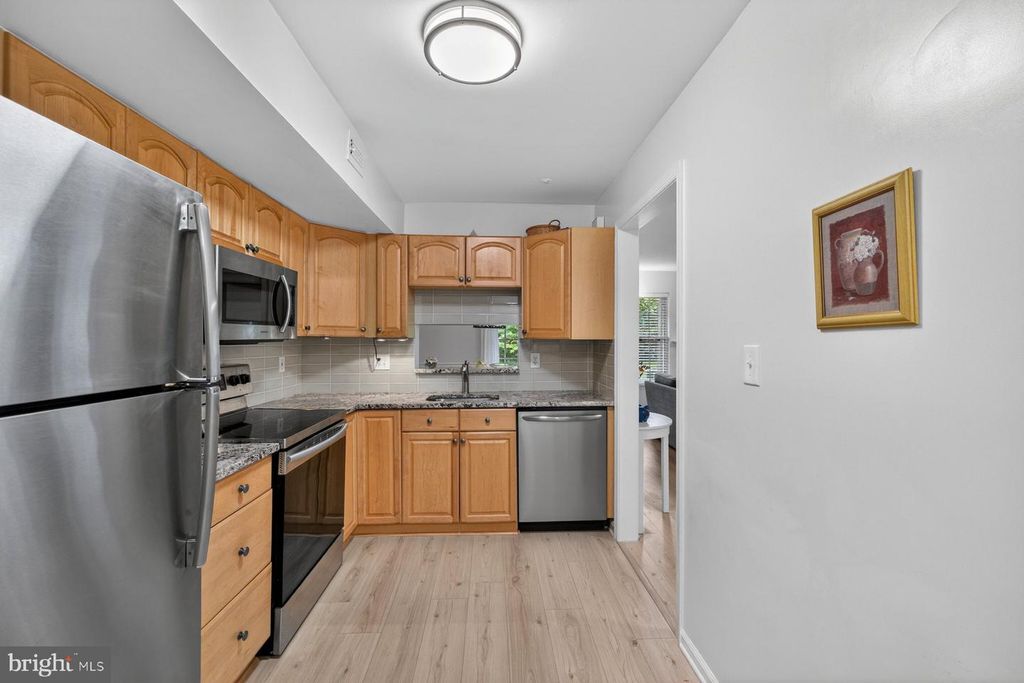 Image 18 of property listing at 20010 GATESHEAD CIR #801, Germantown, MD 20876