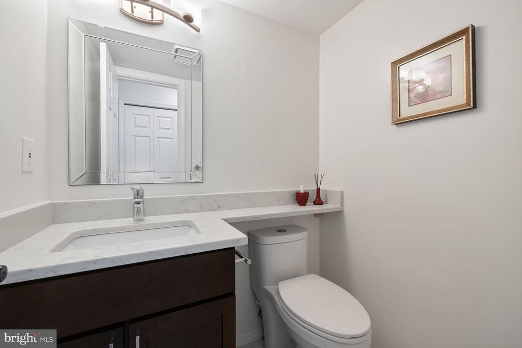 Image 19 of property listing at 20010 GATESHEAD CIR #801, Germantown, MD 20876