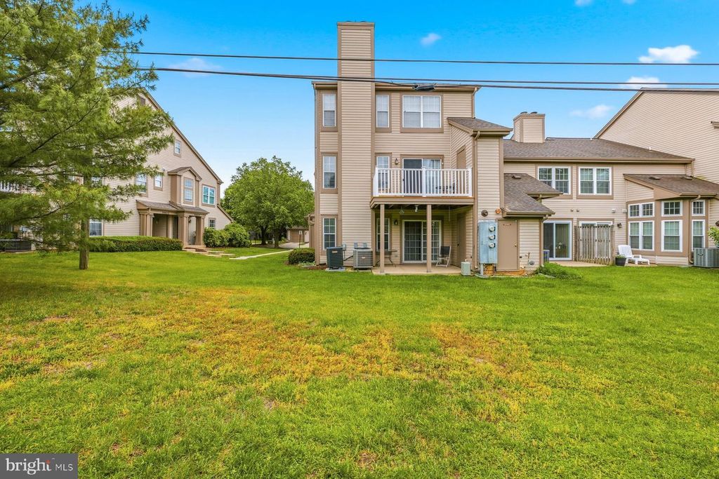 Image 2 of property listing at 20010 GATESHEAD CIR #801, Germantown, MD 20876